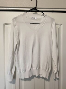Women’s V-Neck Lightweight Sweater